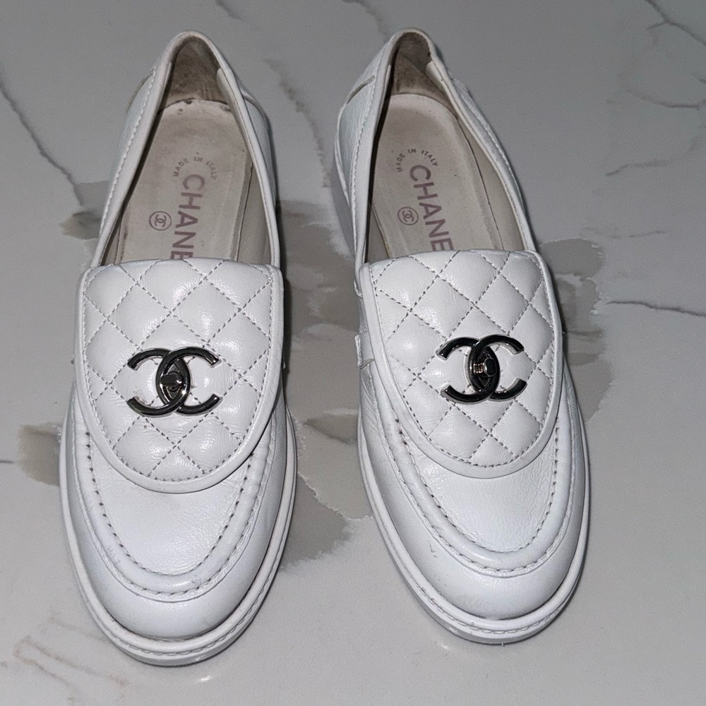 Authentic White Chanel Interlocking Cc Logo Leath… - image 2